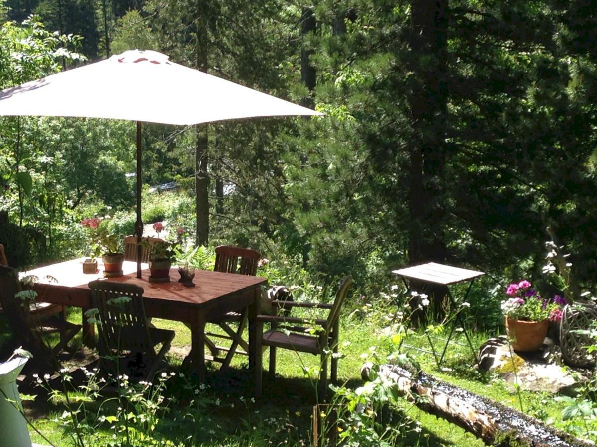 ヴァロルシーヌ ザ ゲスト ハウス Bed & Breakfast エクステリア 写真
