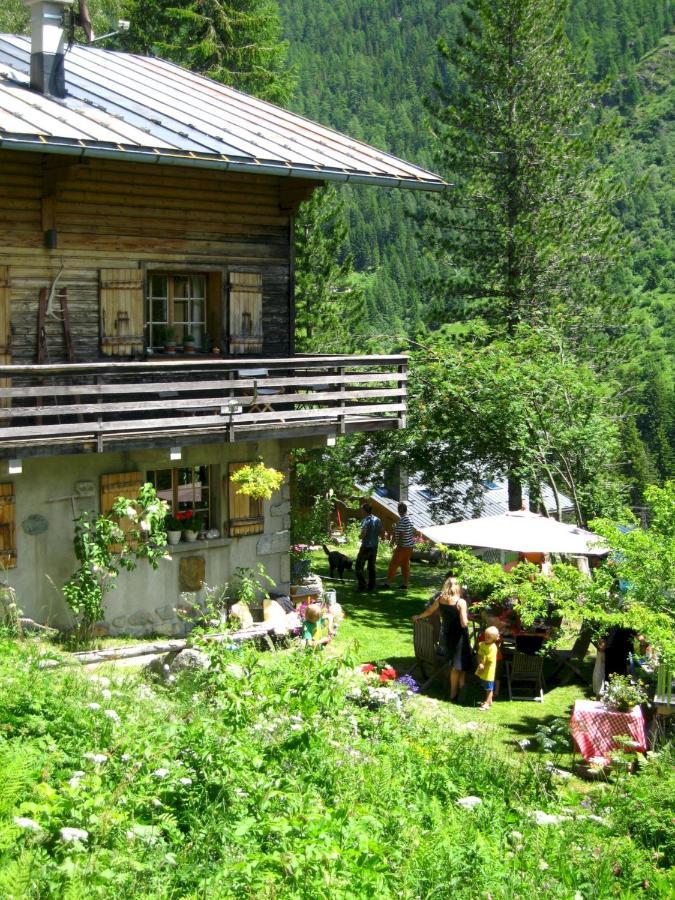 ヴァロルシーヌ ザ ゲスト ハウス Bed & Breakfast エクステリア 写真